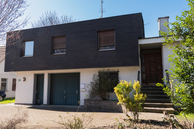Einfamilienhaus mit großem Potenzial in zentraler und ruhiger Lage / Höchst