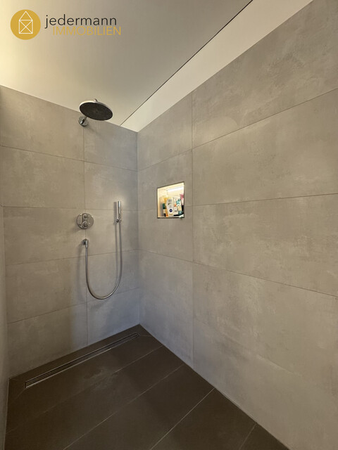 MEININGEN: Modern, gemütlich, neuwertig. Haus in Grenznähe!