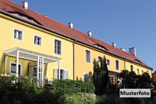 2-Familienhaus mit Garage
