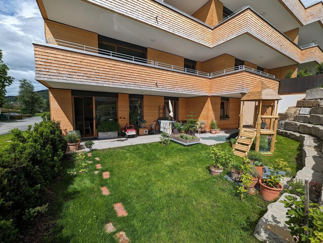 Hochwertige Gartenwohnung in Neubau (2023)