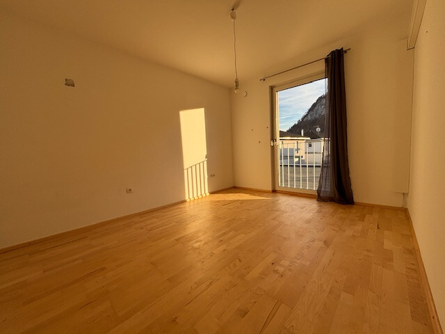 Neuwertiges familienfreundliches Einfamilienhaus in der Kummenbergregion mit Doppelgarage