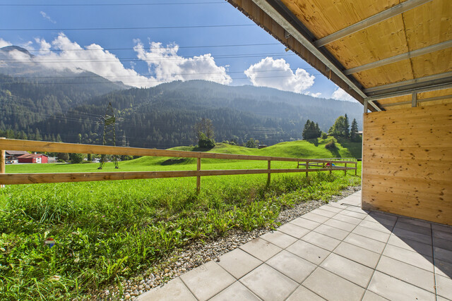 Alpenfeeling auf zwei Etagen – Maisonettewohnung mit Bergblick in Dalaas