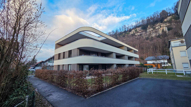 Neuwertige Wohnung mit Balkon in Stadtnähe