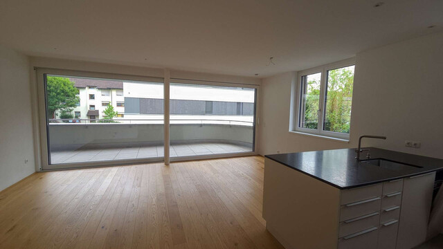 Neuwertige Wohnung mit Balkon in Stadtnähe