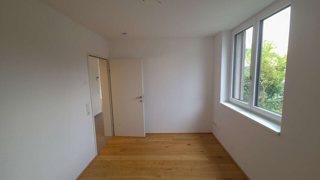 Neuwertige Wohnung mit Balkon in Stadtnähe