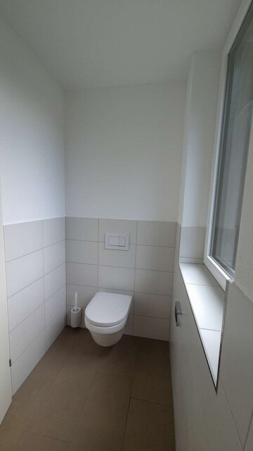 Neuwertige Wohnung mit Balkon in Stadtnähe