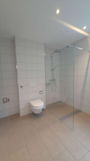 Neuwertige Wohnung mit Balkon in Stadtnähe
