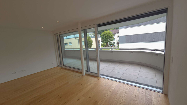 Neuwertige Wohnung mit Balkon in Stadtnähe