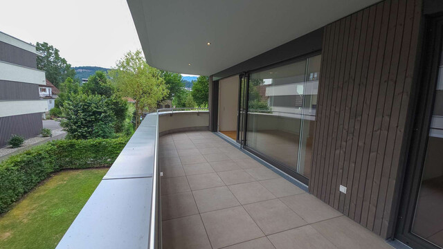 Neuwertige Wohnung mit Balkon in Stadtnähe