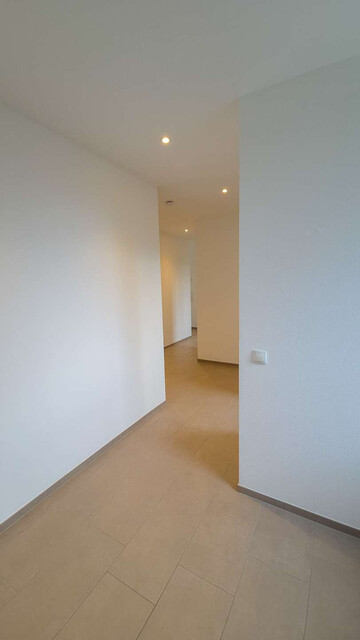 Neuwertige Wohnung mit Balkon in Stadtnähe