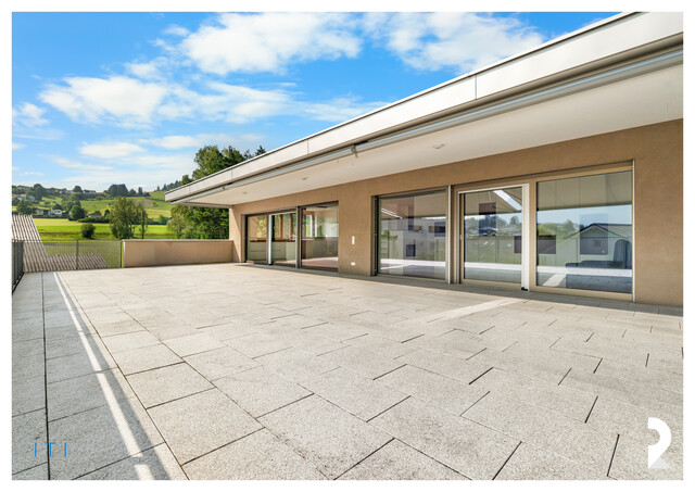 STILVOLLES PENTHOUSE IN BESTLAGE VON GÖFIS – GROSSZÜGIGE TERRASSE MIT PANORAMABLICK