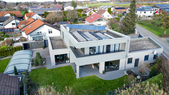 Exklusive Villa mit Indoor- & Outdoor-Pool, Smart-Home-Ausstattung und durchdachtem Raumkonzept