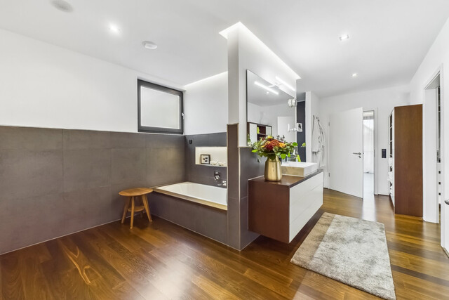 Exklusive Villa mit Indoor- & Outdoor-Pool, Smart-Home-Ausstattung und durchdachtem Raumkonzept