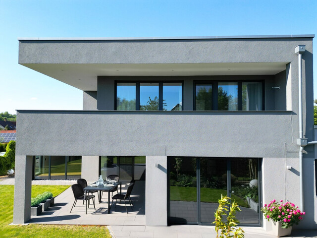 Exklusive Villa mit Indoor- & Outdoor-Pool, Smart-Home-Ausstattung und durchdachtem Raumkonzept