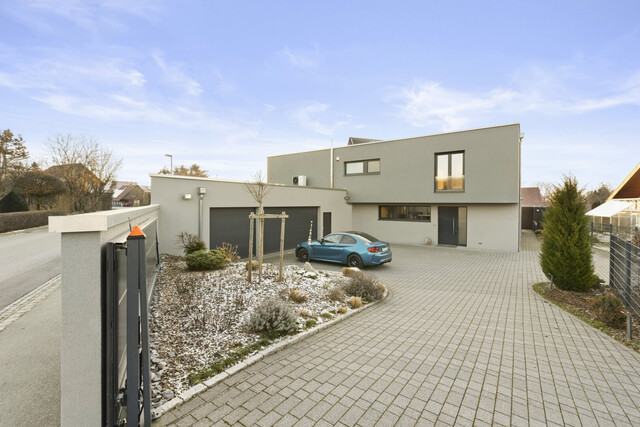 Exklusive Villa mit Indoor- & Outdoor-Pool, Smart-Home-Ausstattung und durchdachtem Raumkonzept