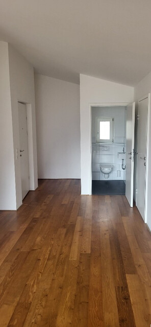 Sonnige Dachwohnung zu vermieten