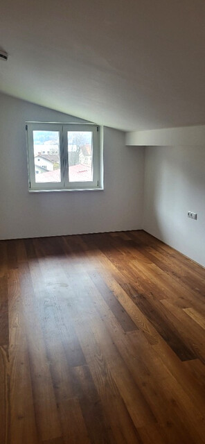 Sonnige Dachwohnung zu vermieten
