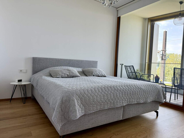Exklusives Wohnen am See - Hochwertige 2-Zimmerwohnung mit Loggia