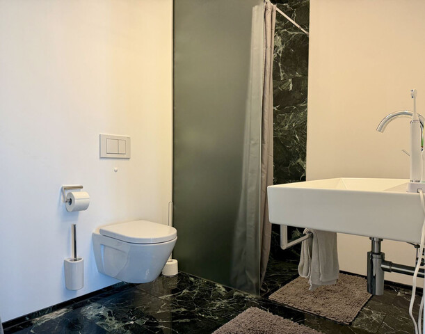 Exklusives Wohnen am See - Hochwertige 2-Zimmerwohnung mit Loggia