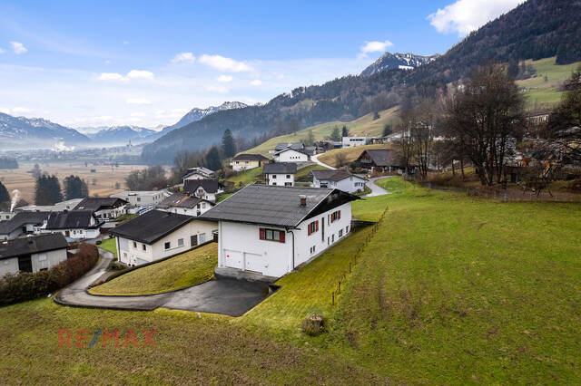 Haus im Landhausstil in ruhiger Lage mit Alpenblick