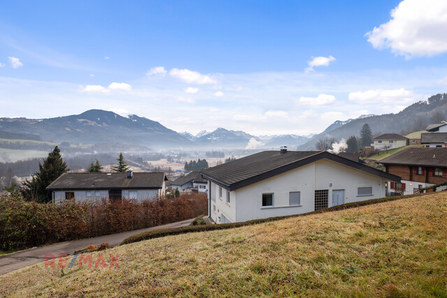 Haus im Landhausstil in ruhiger Lage mit Alpenblick