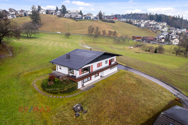 Haus im Landhausstil in ruhiger Lage mit Alpenblick