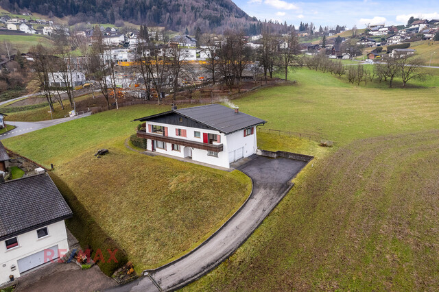 Haus im Landhausstil in ruhiger Lage mit Alpenblick