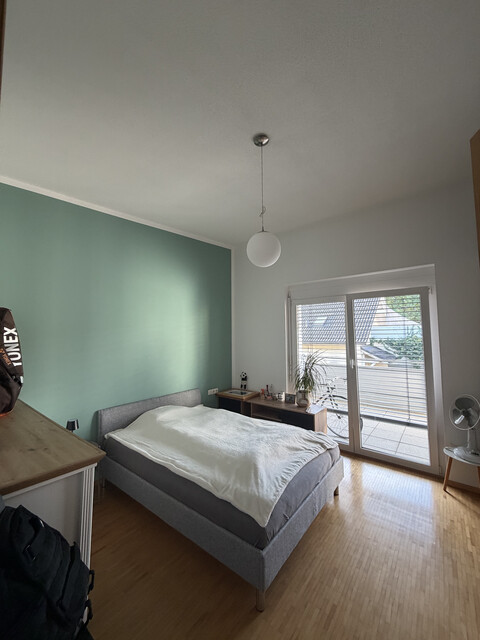 Sehr helle & kuschelige 2 Zimmer Dachgeschosswohnung mit Terrasse, Grenznähe! 