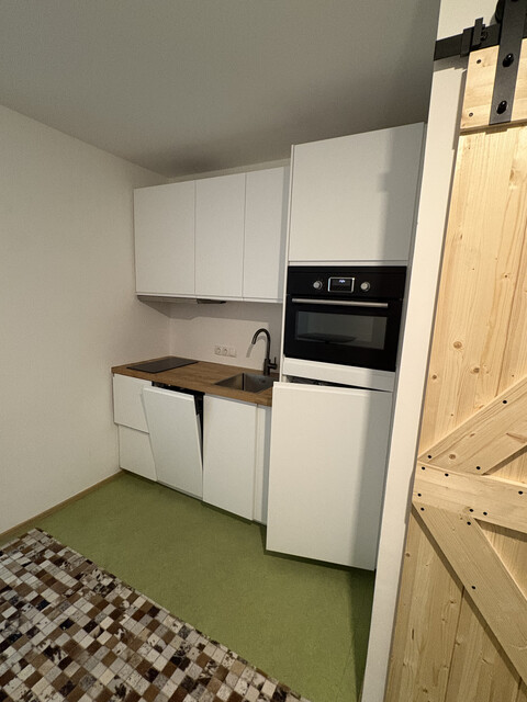 WG-Zimmer mit eigenem Bad und Gemeinschaftsküche