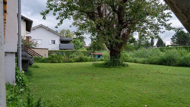 Renovierungsbedürftiges Einfamilienhaus mit schönem Garten in Höchst