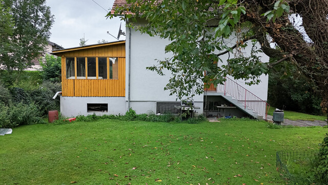 Renovierungsbedürftiges Einfamilienhaus mit schönem Garten in Höchst