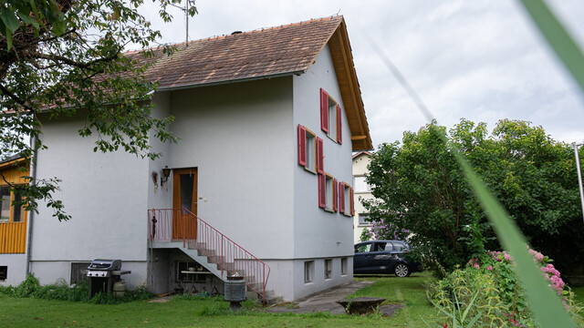 Renovierungsbedürftiges Einfamilienhaus mit schönem Garten in Höchst