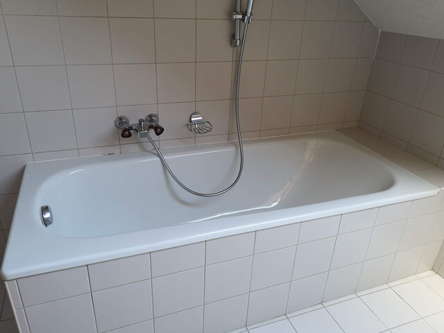 Zentrale 2-geschossige Wohnung ab 15.8.