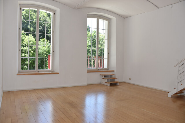 Tolles, grosszügiges Loft mit Balkon