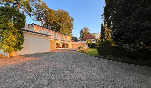 Elegante Villa am See