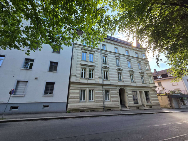 Renovierte Altbauwohnung mit Veranda in Seenähe