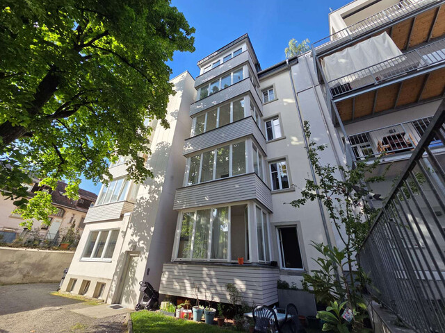 Renovierte Altbauwohnung mit Veranda in Seenähe