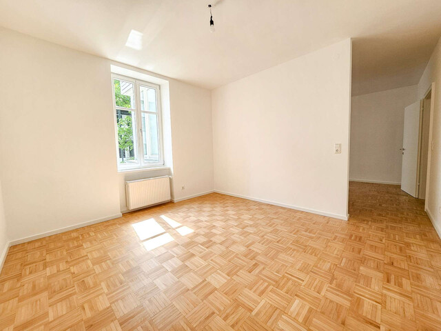 Renovierte Altbauwohnung mit Veranda in Seenähe
