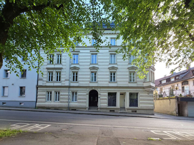 Renovierte Altbauwohnung mit Veranda in Seenähe