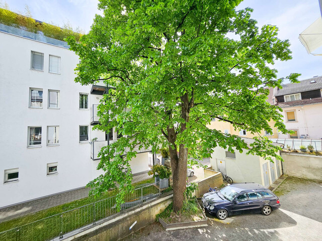 Renovierte Altbauwohnung mit Veranda in Seenähe