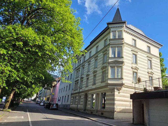 Renovierte Altbauwohnung mit Veranda in Seenähe