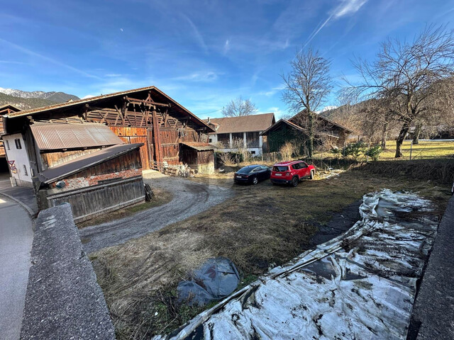 SONNIGES GRUNDSTÜCK MIT ÜBER 1.000 M² MITTEN IN INZING ? VOLL ERSCHLOSSEN