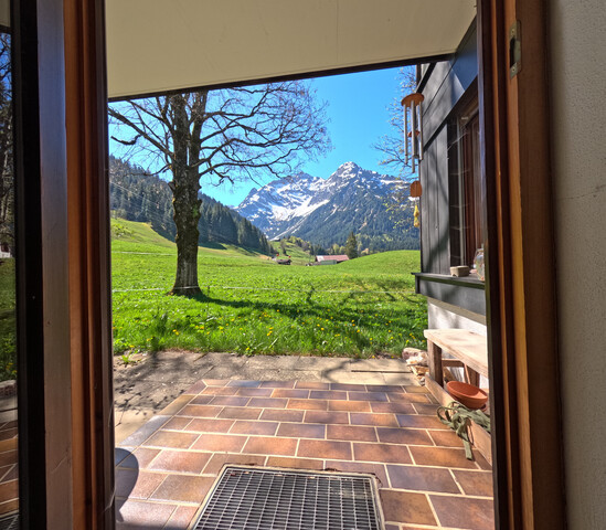 Panorama pur – charmantes Alpenhaus in spektakulärer Lage!