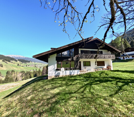 Panorama pur – charmantes Alpenhaus in spektakulärer Lage!