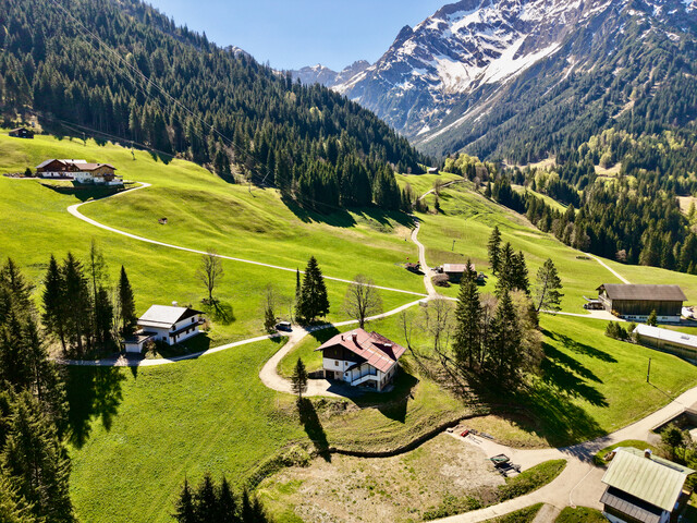 Panorama pur – charmantes Alpenhaus in spektakulärer Lage!