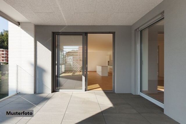 Großzügiges Einfamilienhaus mit Garage, Balkon und Terrasse