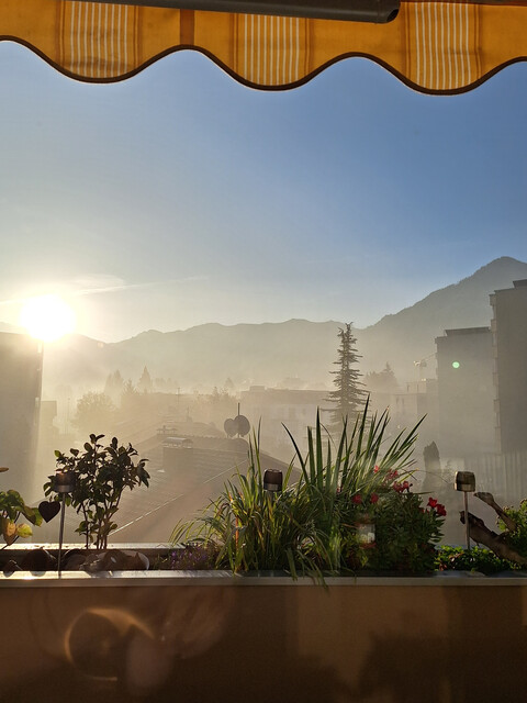 Voll möblierte und kompett ausgestattete Dachgeschoss Eckwohnung zu vermieten.