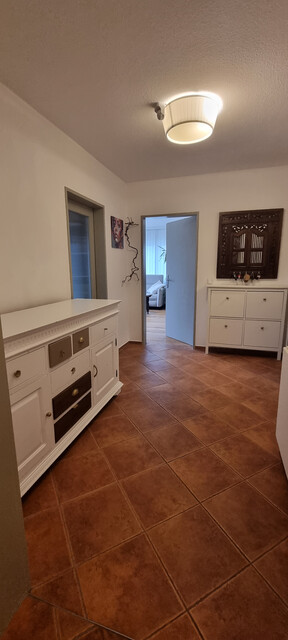 Voll möblierte und kompett ausgestattete Dachgeschoss Eckwohnung zu vermieten.