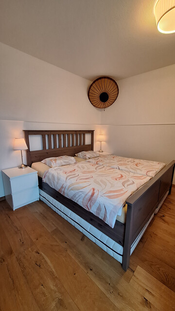 Voll möblierte und kompett ausgestattete Dachgeschoss Eckwohnung zu vermieten.