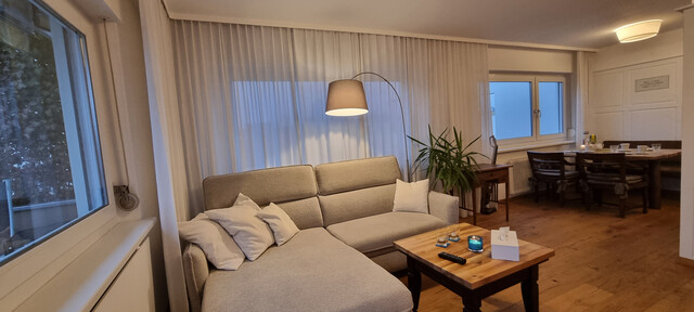 Voll möblierte und kompett ausgestattete Dachgeschoss Eckwohnung zu vermieten.